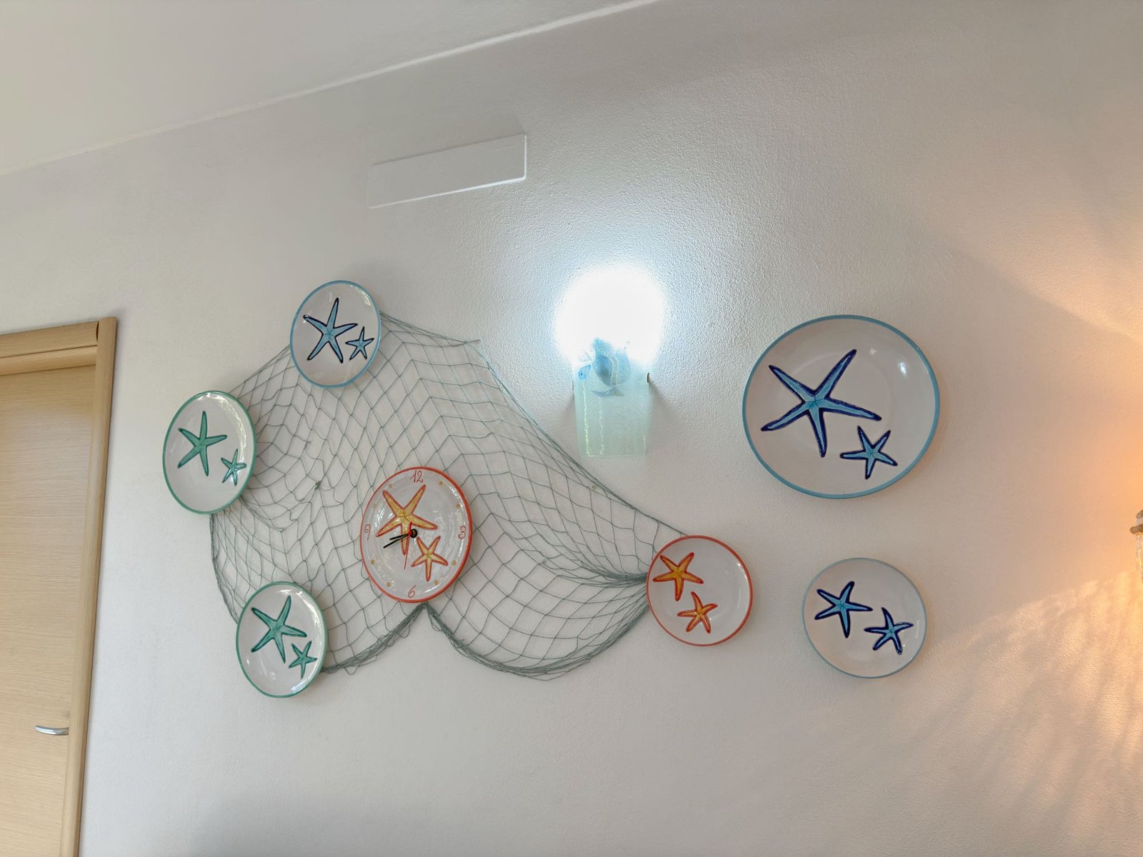 Dettagli decorativi della casa in stile sardo